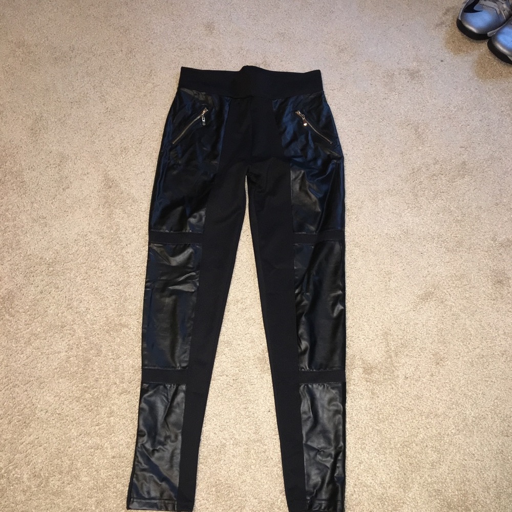 Black leggings with patches